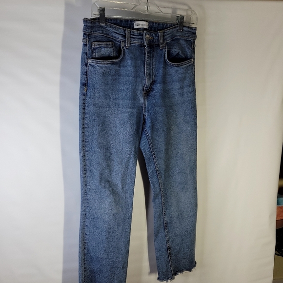 Zara Denim - Womans Zara Unfinished hem Jeans Manufactured whiskering Size 10 Small Hole